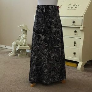 CJBanks Black and Gray Full flowing Skirt SZ 20W
